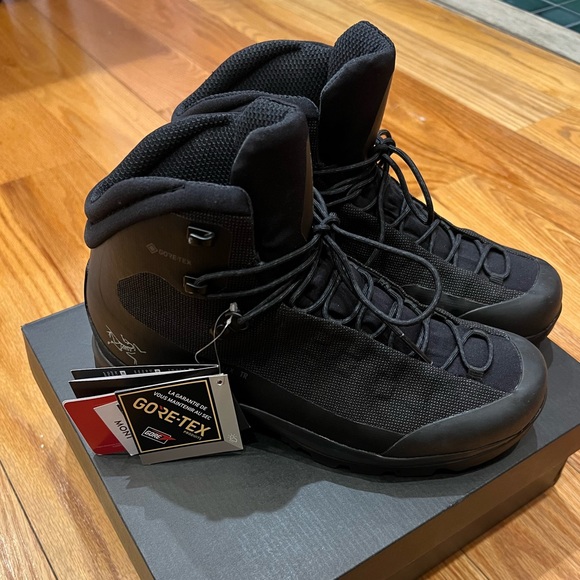 Arcteryx Women’s ACRUX TR GTX Waterproof GORE-TEX Boot - Picture 5 of 9